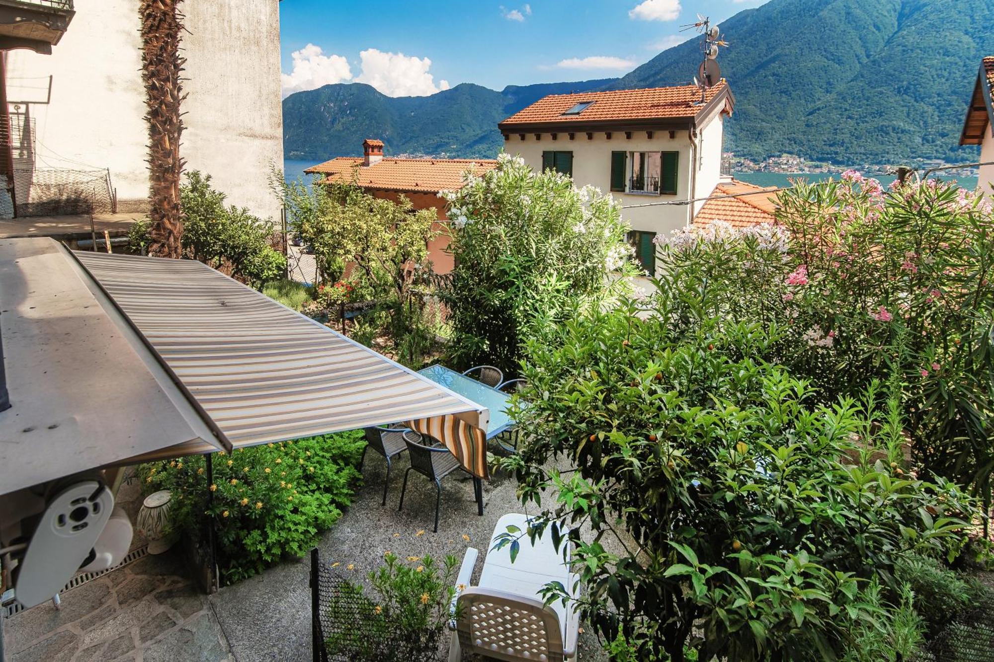 Delizioso Bilocale Vista Lago Colonno Kültér fotó