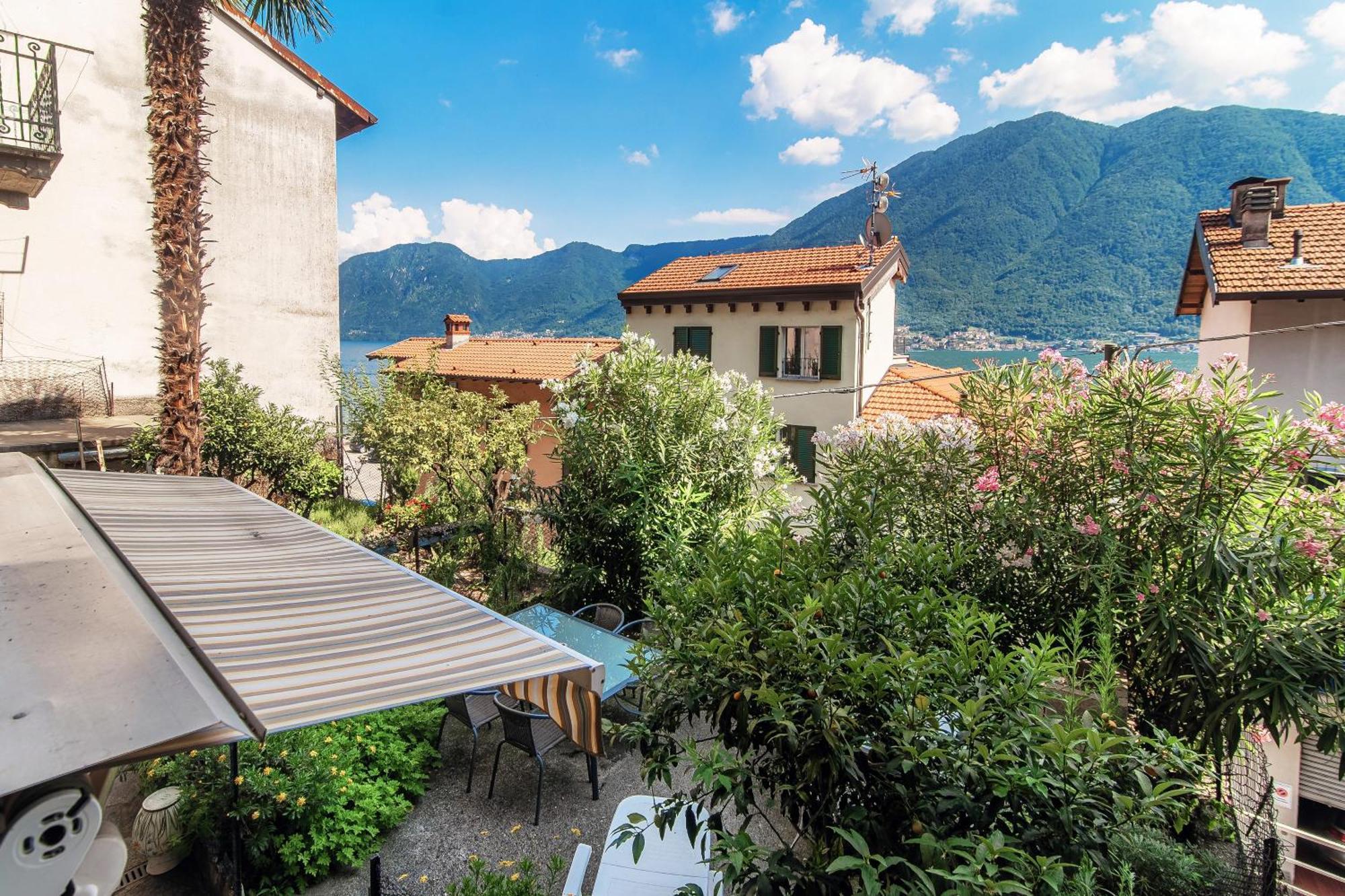 Delizioso Bilocale Vista Lago Colonno Kültér fotó